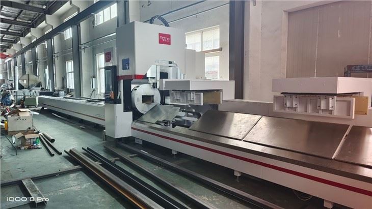 2000W Tube Laser Cutting Machine 2000W Tube Laser Cutting Machine